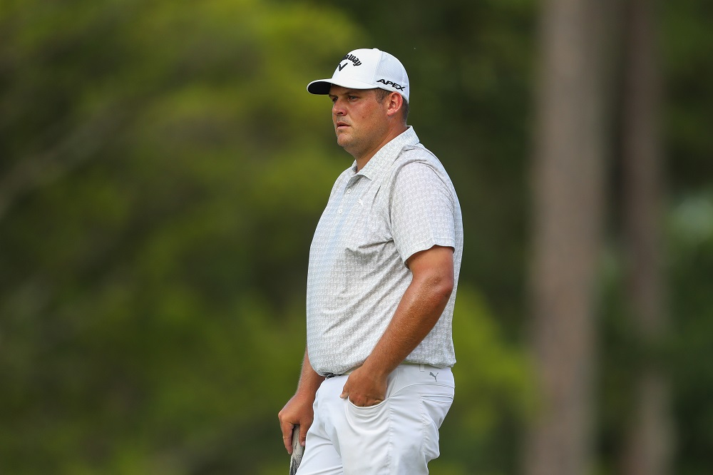 Ritchie aces his way to round 1 lead in Durban