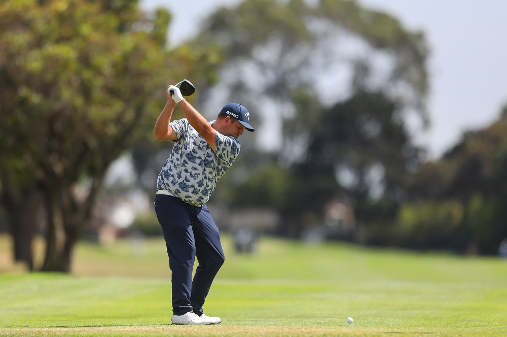 Eagles help defending champ Ritchie fly into Cape Town contention