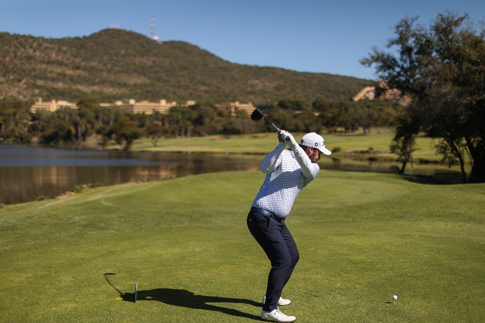 Mowat leads Sun City with aggressive approach off the tee