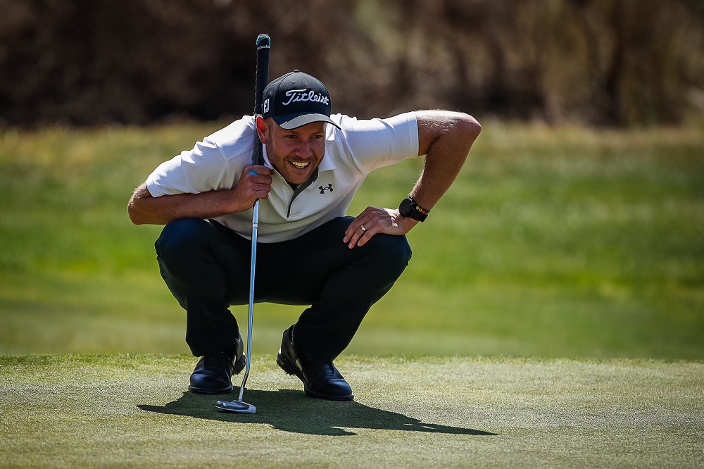 Smit overcomes 4 bogeys to lead at 5-under at Highland Gate