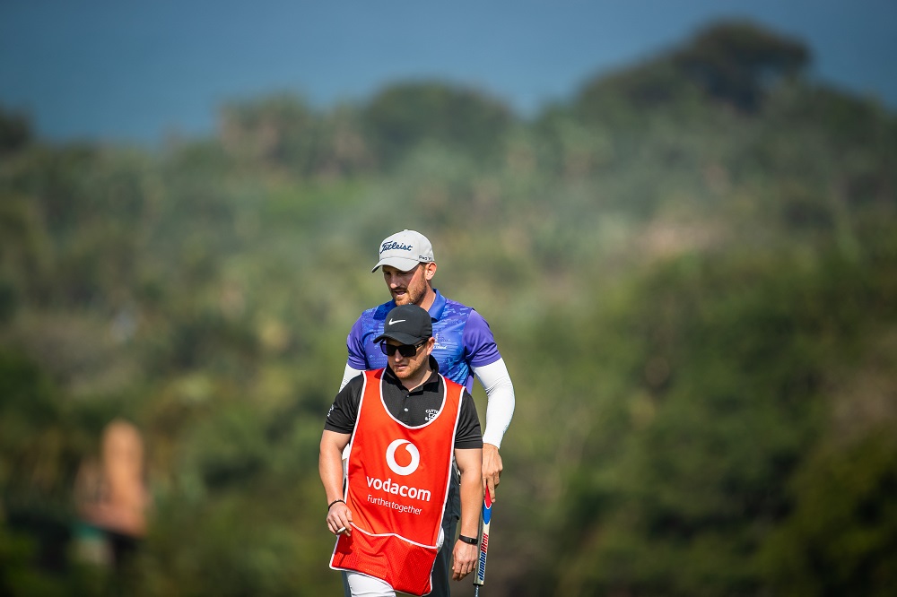 Bradley’s new caddie helps him to share of lead at San Lameer