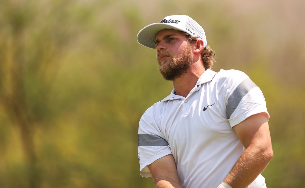 Bogey-free Bailey leads Blue Label Challenge