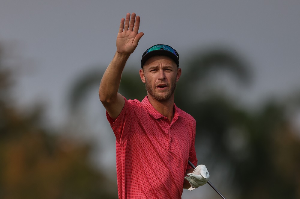 Joubert hangs tough for 2nd-round lead at Umhlali