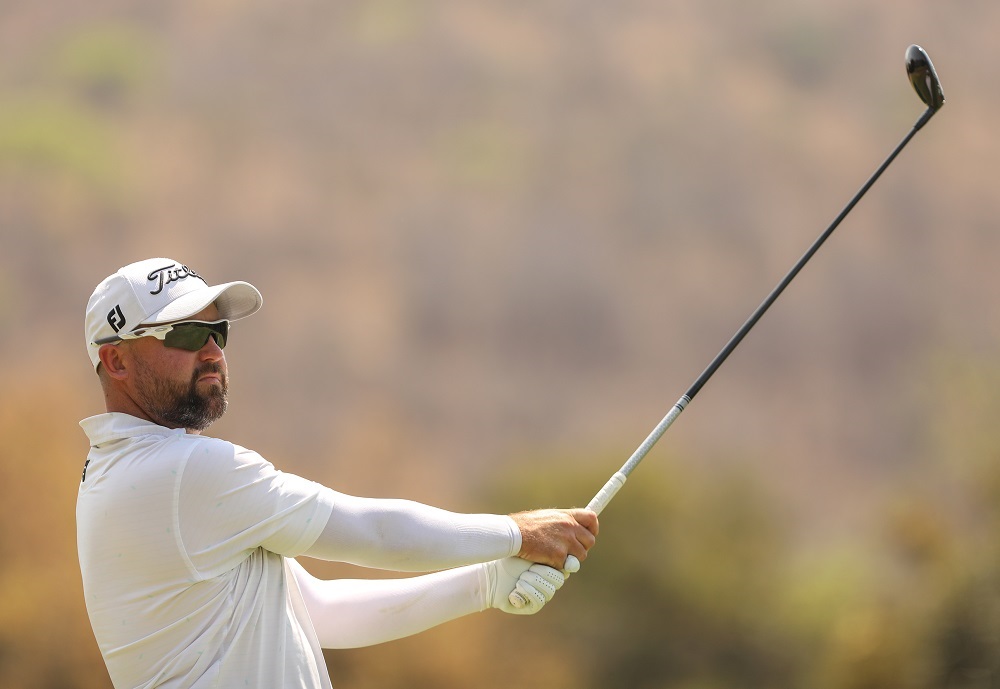 Ferreira steady as she goes in lead of Blue Label Challenge