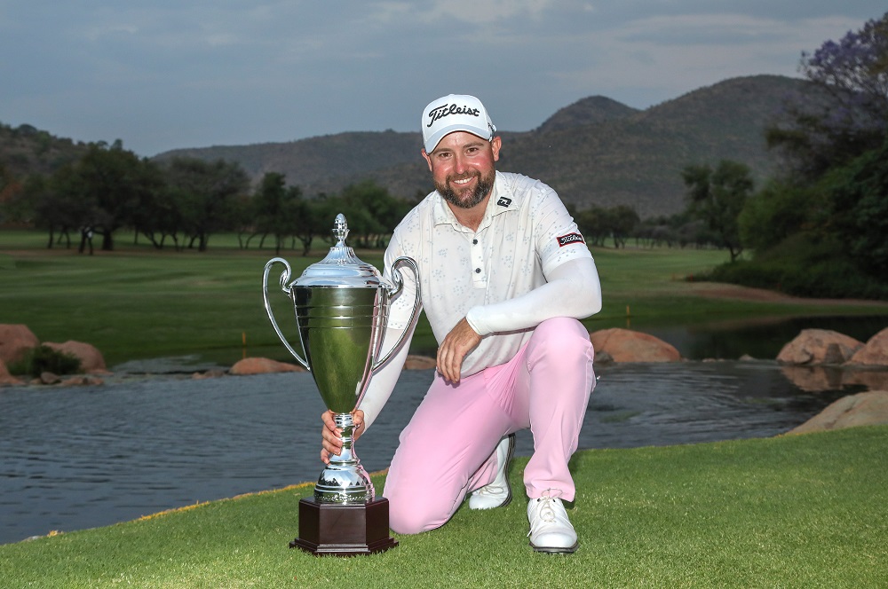 Ferreira breaks through in Blue Label Challenge