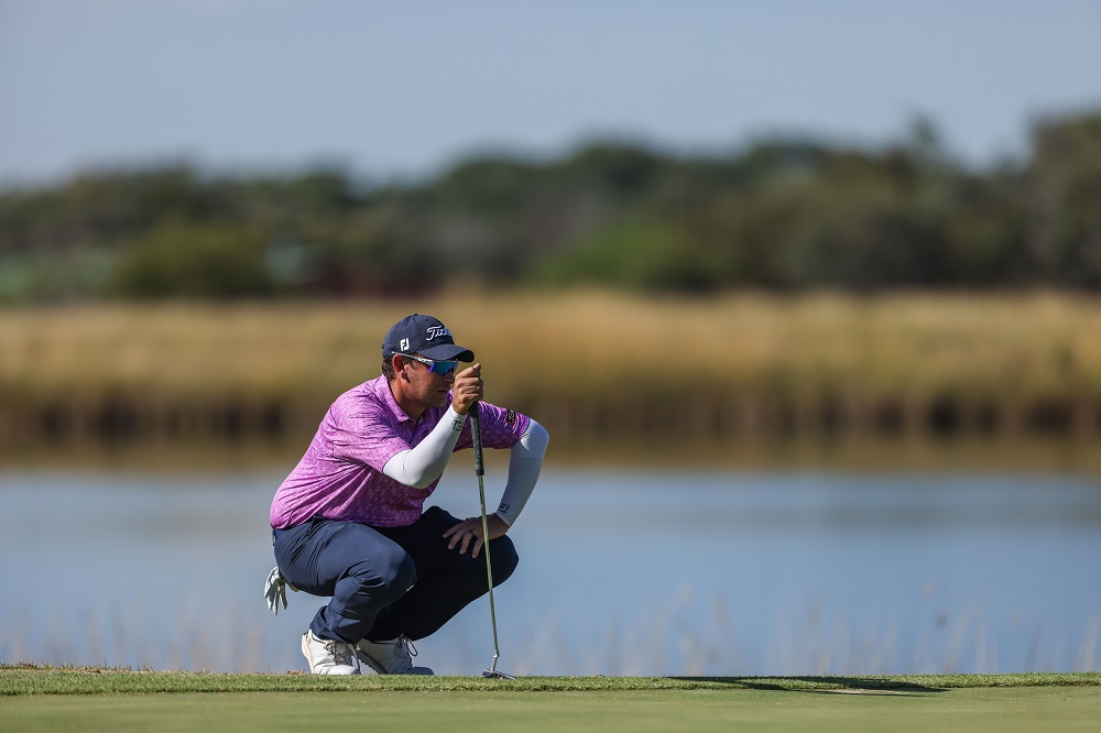 Prinsloo, Blaauw share lead in Limpopo
