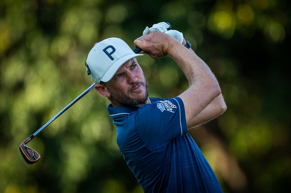 Fast finish gives Redman the lead in Centurion