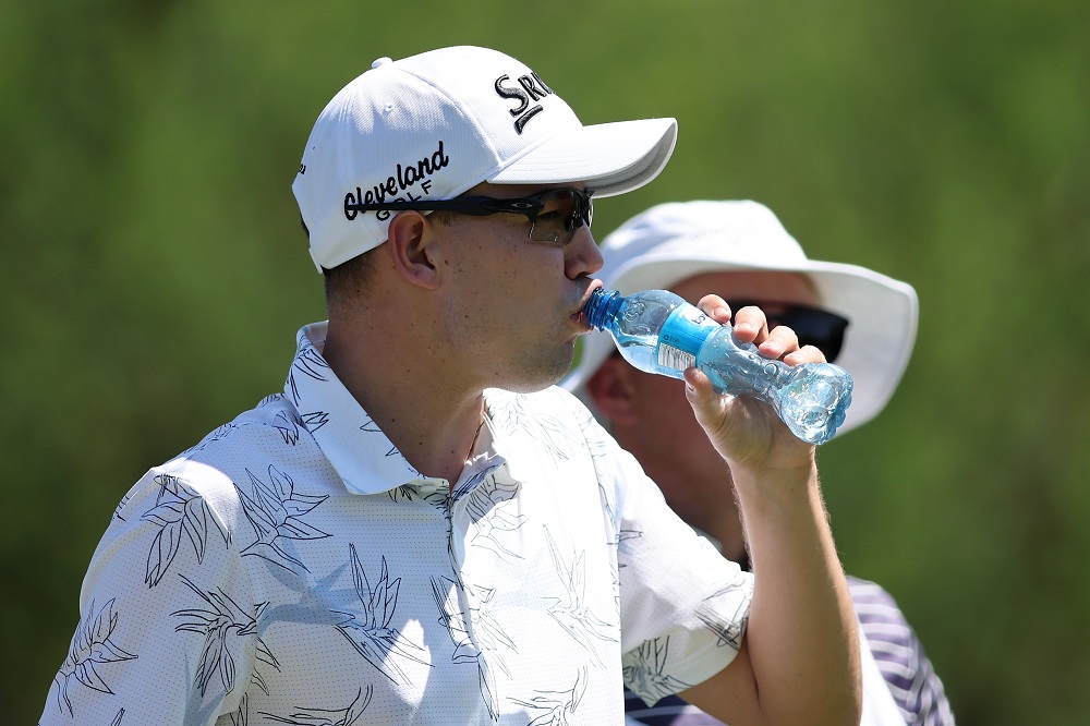 Filippi fights off tough conditions to hold on to Sun City lead