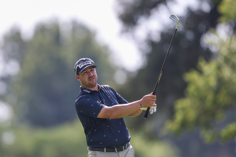 Flawless Lawrence sets round 1 pace at Joburg Open