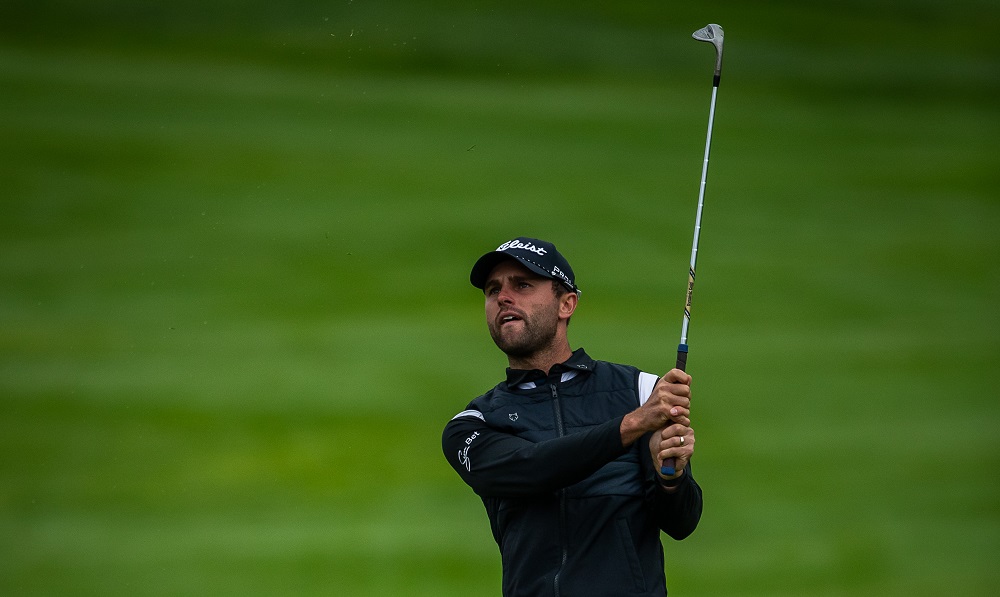 Barker leads at Serengeti as he looks for big finish to tour season