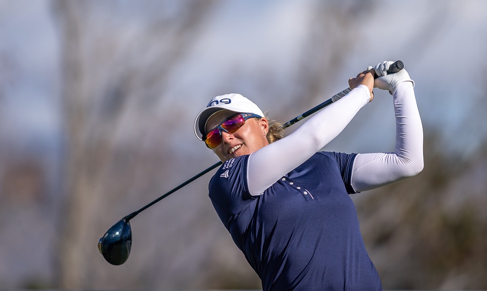 De Roey battles wind to lead Investec SA Women’s Open