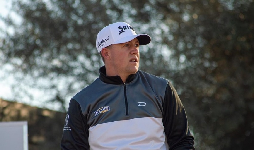 Purchase cards 68 for share of 1st-round lead of Blue Label Invitational #3