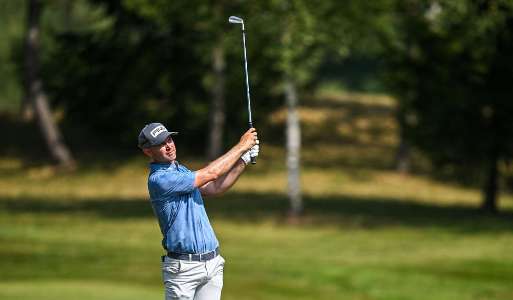 Easton’s 5-under puts him 2 back in Rosa Challenge Tour event
