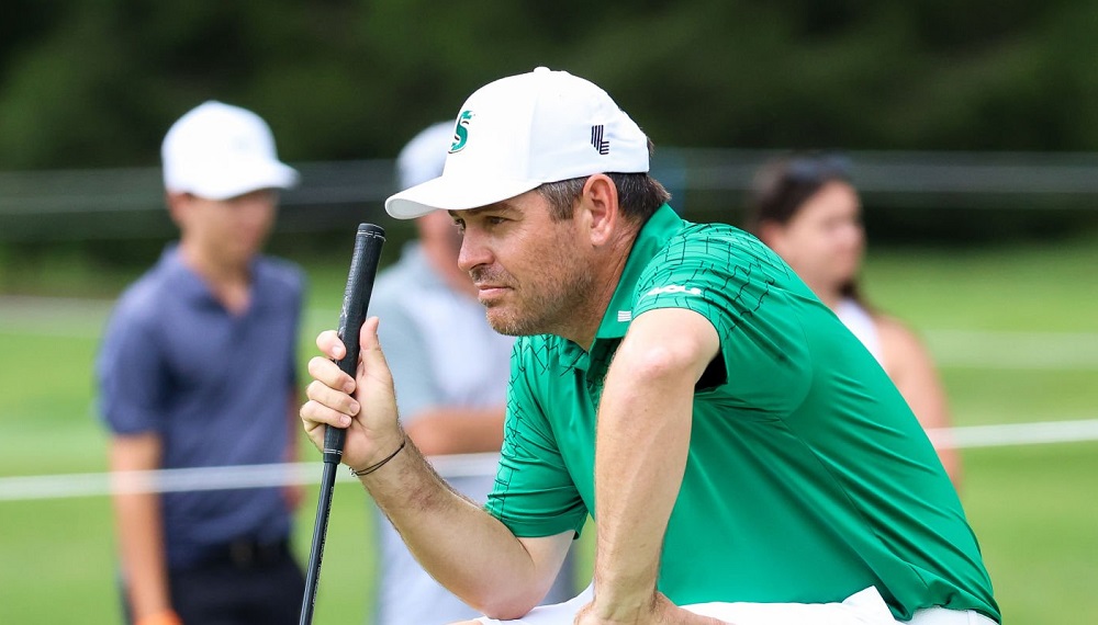 Oosthuizen shoots 60 in closing round for share of 8th at LIV Golf-Chicago