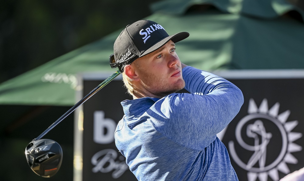 Van Deventer shrugs off spider bite for 2nd-round lead at Glenvista
