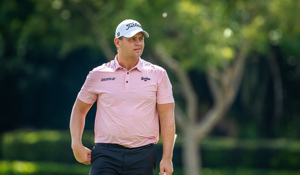 Van Tonder marching to 2nd win in 2 weeks with 3rd-round Pecanwood lead