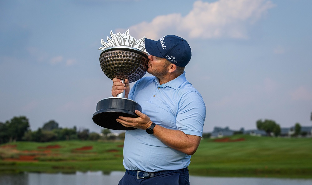 Dominant Coetzee wins Serengeti Playoffs for 15th Sunshine Tour title
