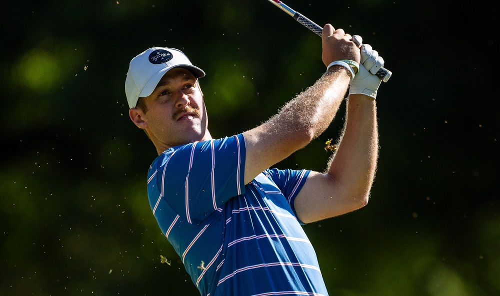 Carrera makes fast start to Sunshine Tour career to lead at halfway in Harare