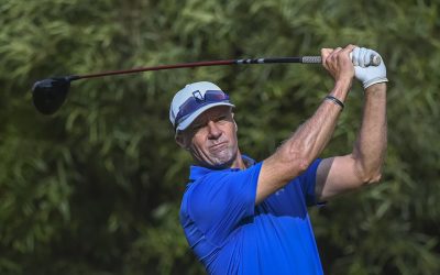 Van den Berg cards 2nd-round 66 to get in the hunt at Dainfern
