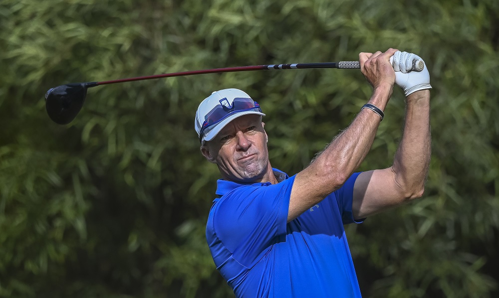 Van den Berg cards 2nd-round 66 to get in the hunt at Dainfern
