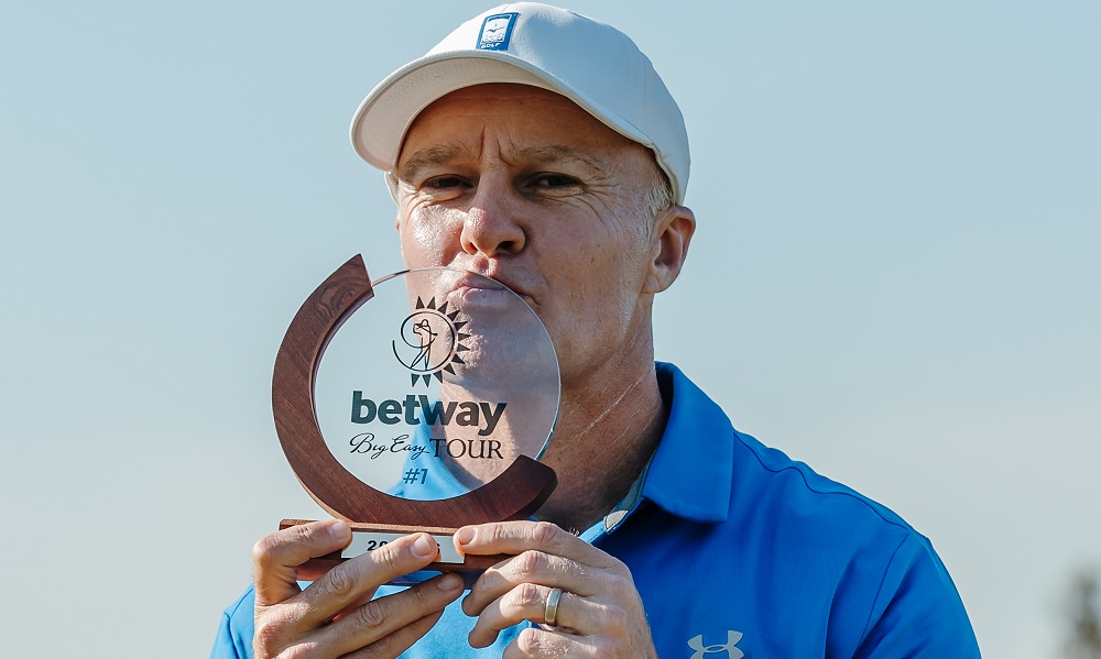 Van den Berg snaps 10-year winless streak with Dainfern win