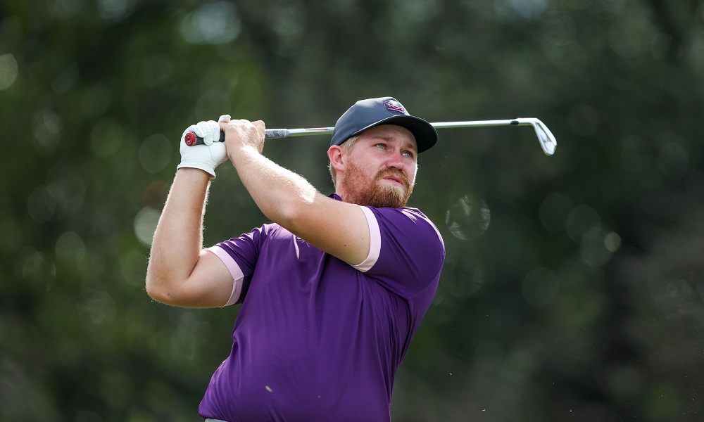Van der Merwe shoots 63 to pull 3 shots clear at CMR