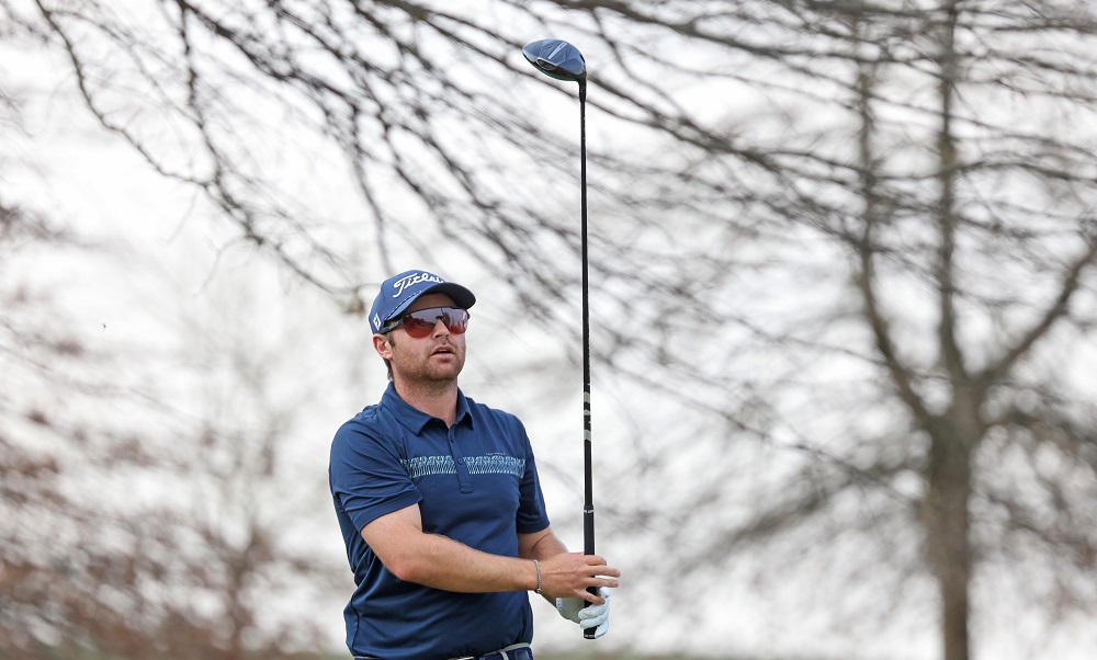 McClatchie in 4-way share of lead at mist-stricken Gowrie Farm