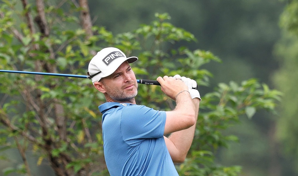 Easton lying 3rd at halfway mark in Hangzhou Open in China