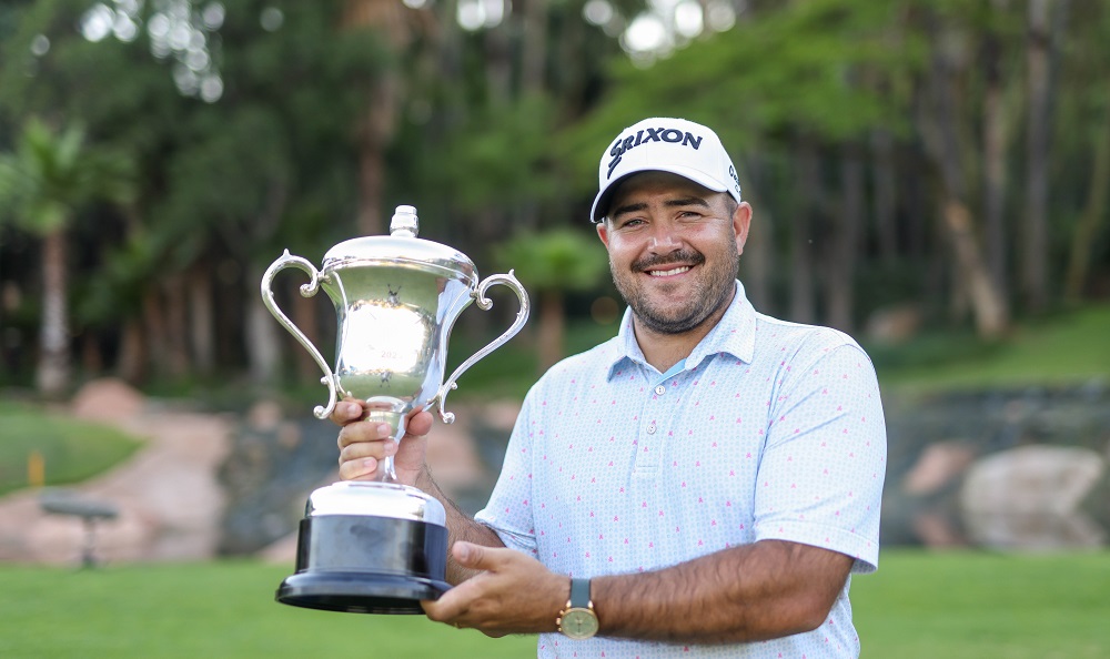 Du Plessis makes emotional comeback with win at Sun City