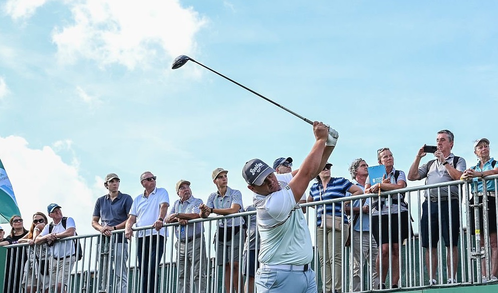 Van Tonder sets himself for last-day charge at Rolex Grand Final title