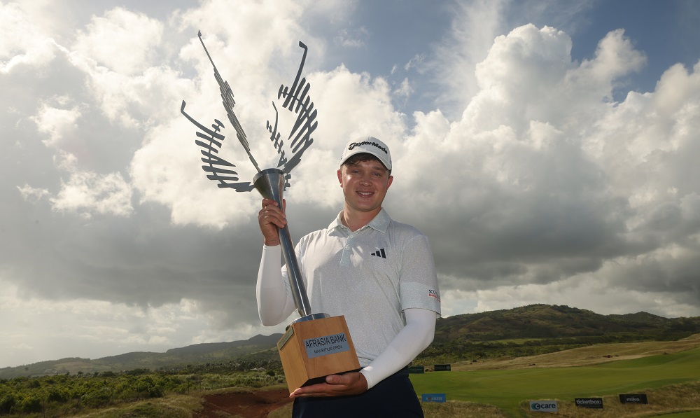 Schaper chips in to win Mauritius Open for back-to-back triumph