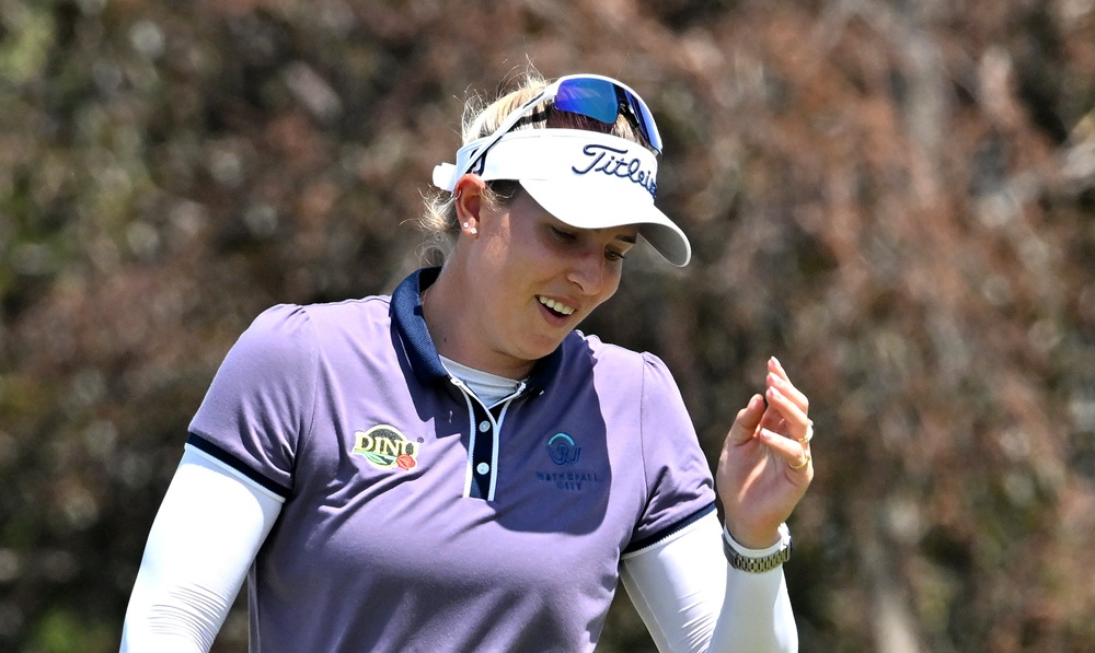 Brilliant 63 see Alexander surge up Amundi Evian leaderboard