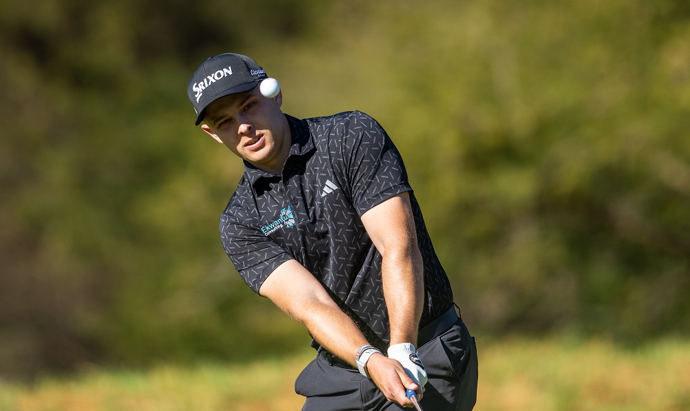 De Beer joins Macnab at top of Tournament of Champions leaderboard
