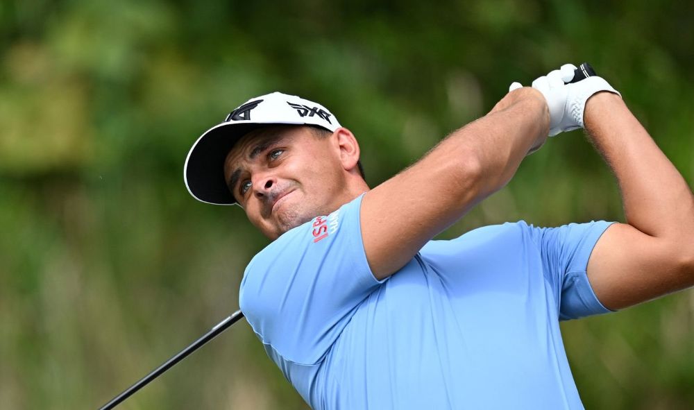 Bezuidenhout overcomes triple-bogey to open 3-under in Japan